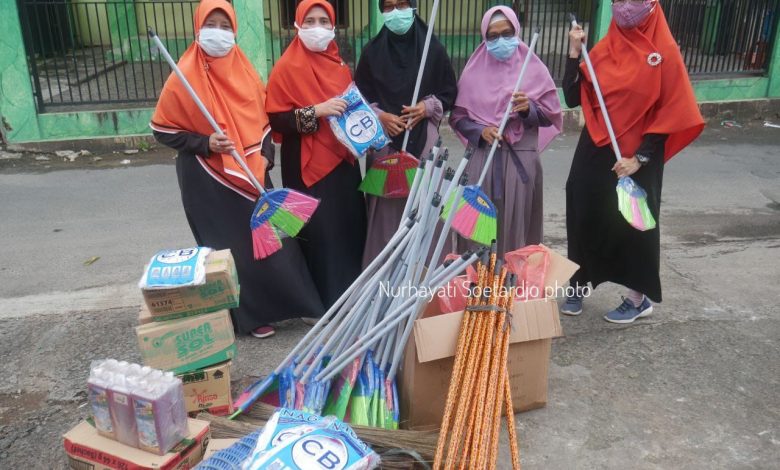 Pemberian Bantuan untuk Korban Banjir Kreo Selatan oleh BPKK DPC PKS Tangerang