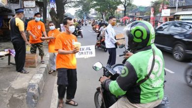 Asyiknya Takjil on The Road DPRa PKS Pabuaran Karawaci