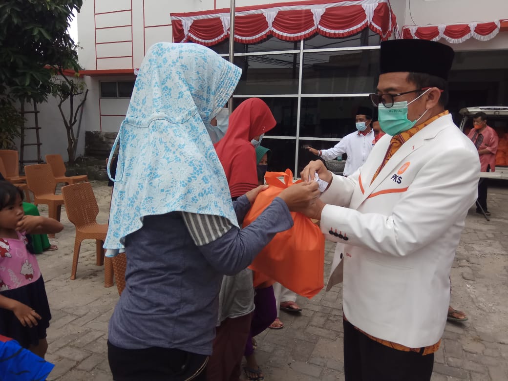 Peringati HUT RI Ke-76, DPW PKS Banten Bagikan 100.000 Paket Sembako