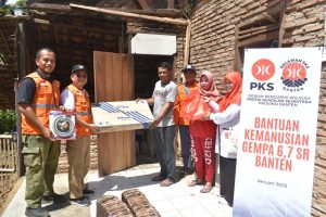 Kunjungi Korban Gempa di Pandeglang, Ketua DPW PKS Banten Sasar Desa yang Belum Tersentuh Bantuan