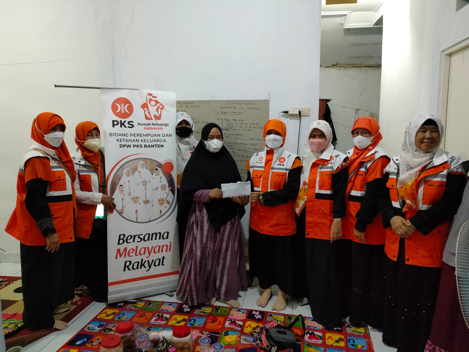 PKS Banten Salurkan Bantuan ke Korban Banjir Banten